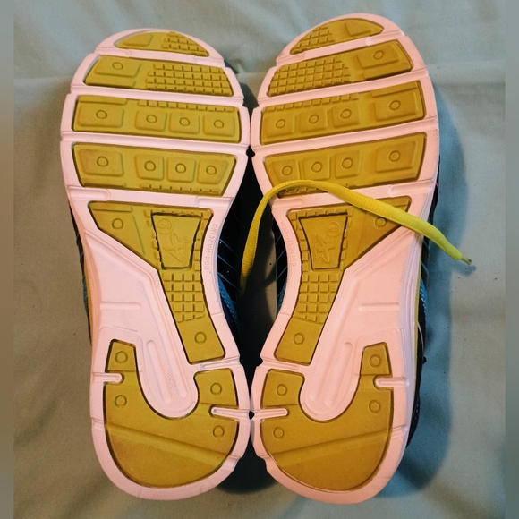 NWT Athletech Black and Neon Tennis Shoes 9M Casual Sports Running Modern - Picture 3 of 4